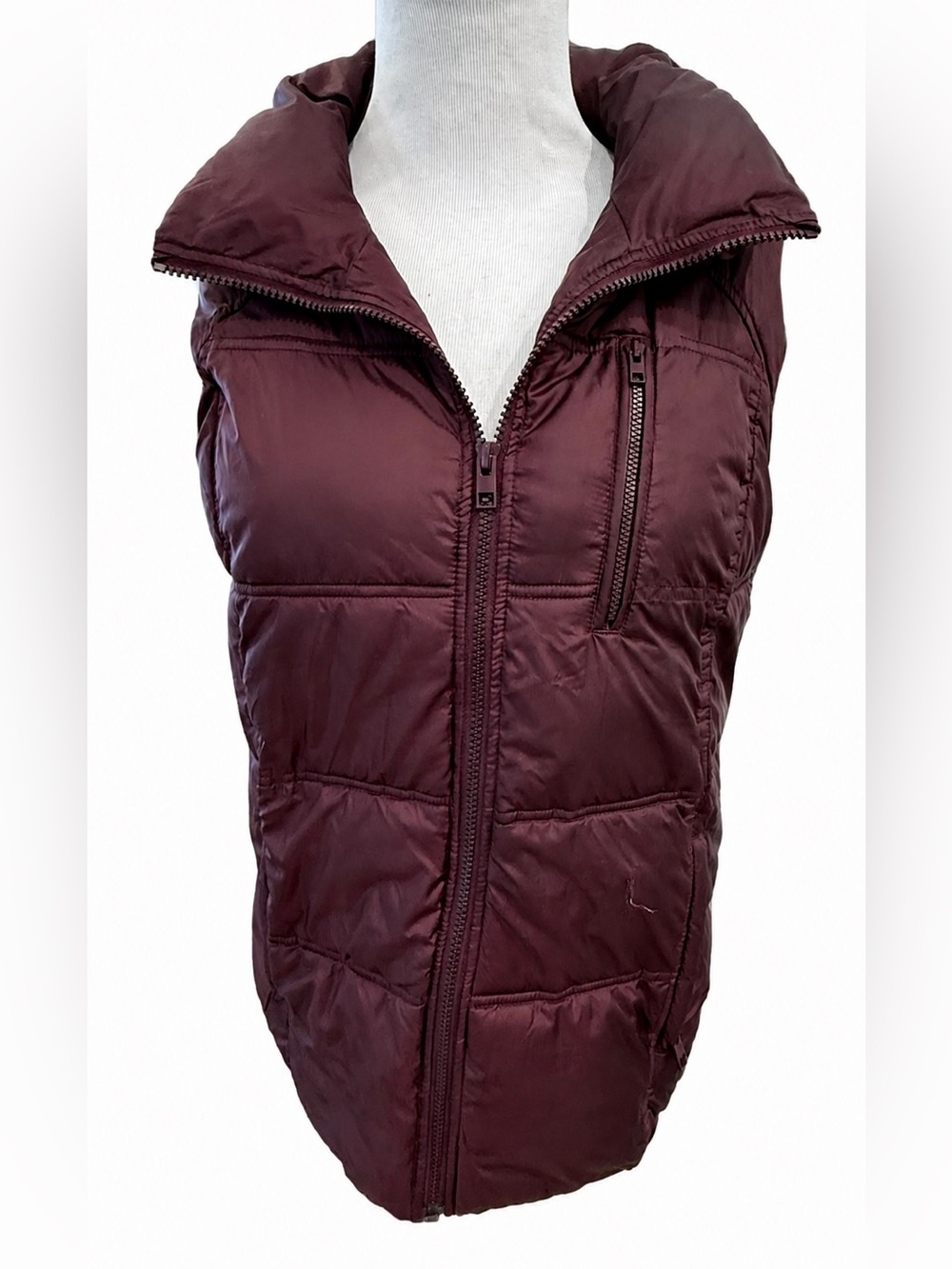 American Eagle Outfitters Quilted Puffer Vest - Wine size Small